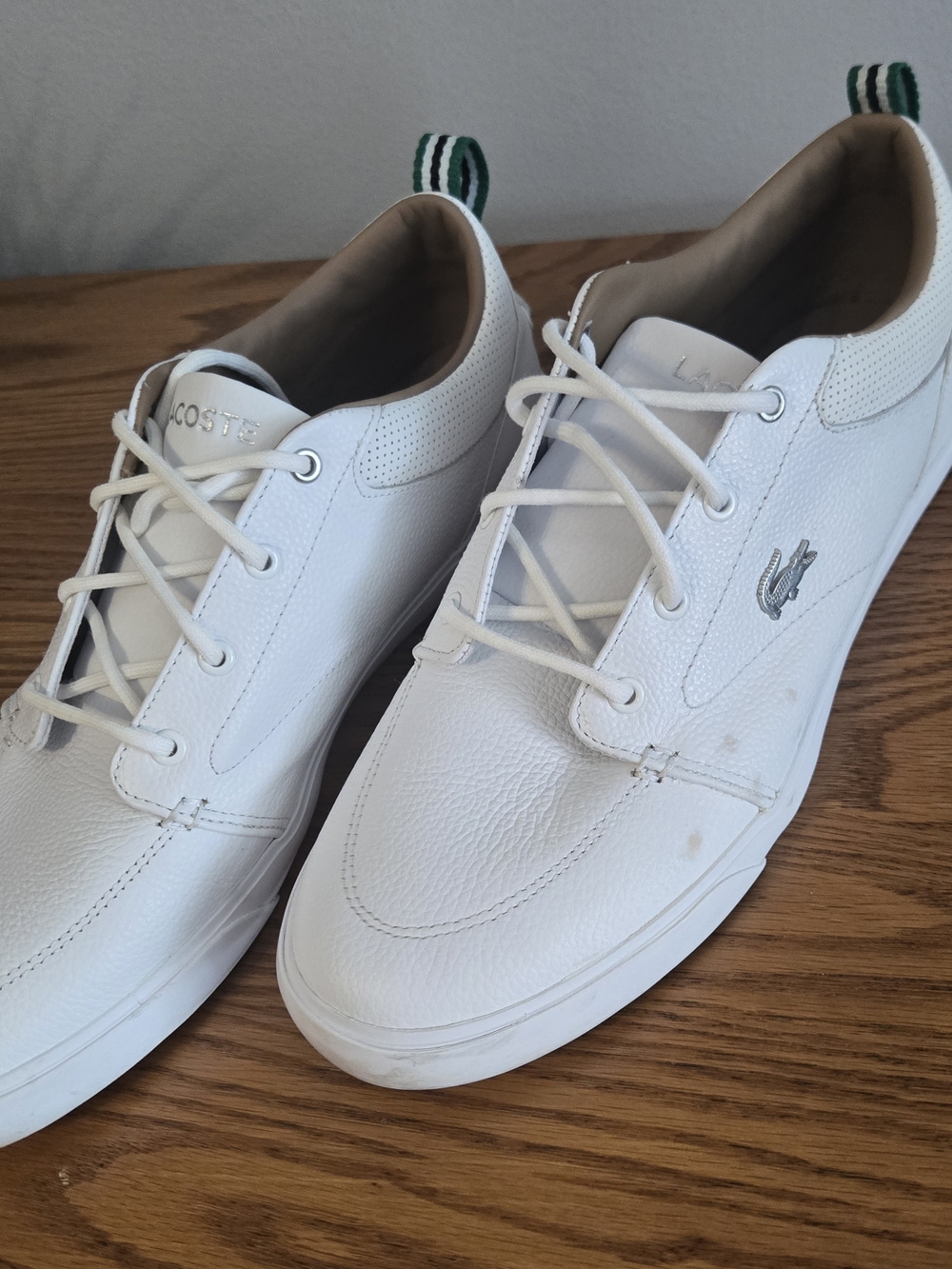Lacoste White Men’s Low-Top Leather Sneakers with Green Heel Tabs 10.5